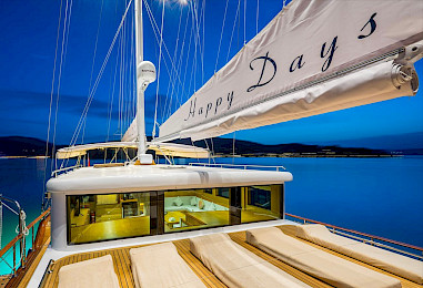 Yacht Happy Days deck