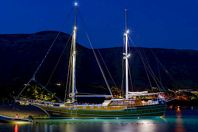 Yacht Andjeo on anchor