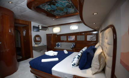 Yacht Luce del Mare cabin