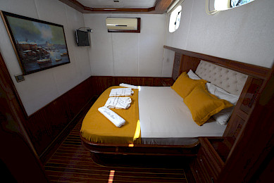 Yacht Luce del Mare cabin