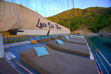 Yacht Luce del Mare deck