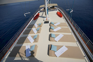 Yacht Luce del Mare deck