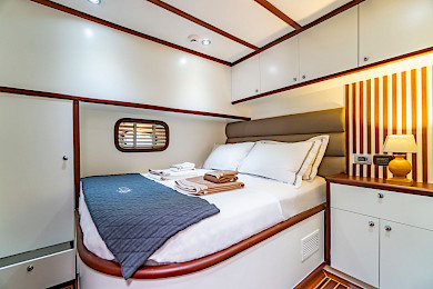 Yacht Luja cabin