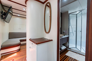 Yacht Luja cabin