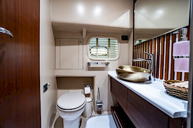 Yacht Luja cabin bathroom