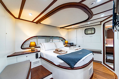 Yacht Luja cabin