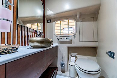 Yacht Luja cabin bathroom