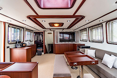 Yacht Luja saloon