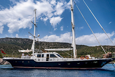 Yacht Luja side view