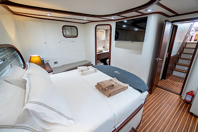 Yacht Luja cabin