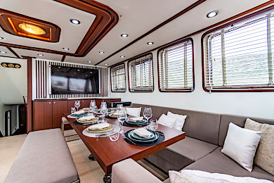 Yacht Luja saloon