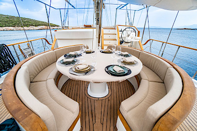 Yacht Luja dining table