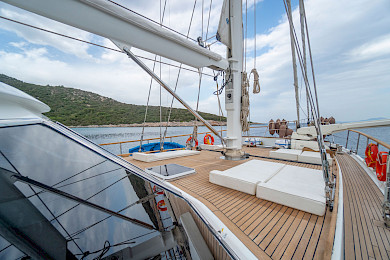 Yacht Luja deck