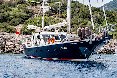 Yacht Luja side view