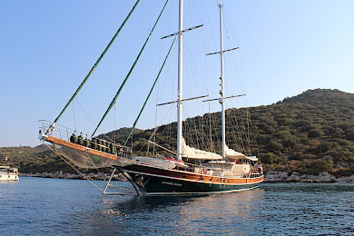 Yacht Grande Mare side view