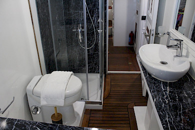 Yacht Grande Mare cabin bathroom