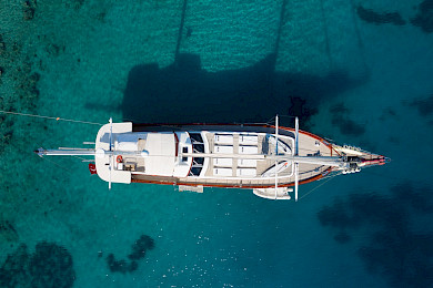 Yacht Serenity 86 aerial view