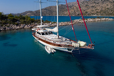 Yacht Serenity 86 on anchor