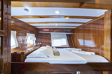 Yacht Perla cabin