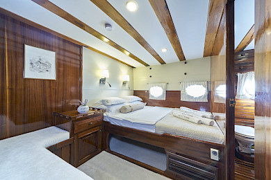 Yacht Perla cabin