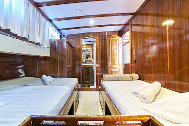 Yacht Perla cabin