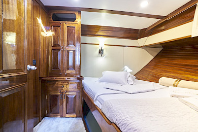 Yacht Perla cabin