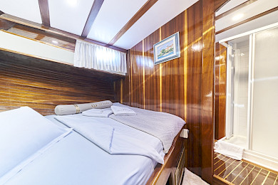 Yacht Perla cabin