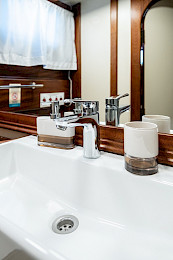 Yacht Angelica cabin bathroom