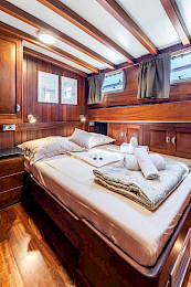 Yacht Angelica cabin