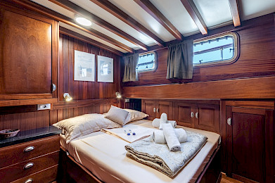 Yacht Angelica cabin