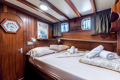 Yacht Angelica cabin