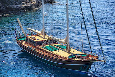 Yacht Carpe Diem 7 aerial view