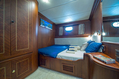 Yacht Alba cabin