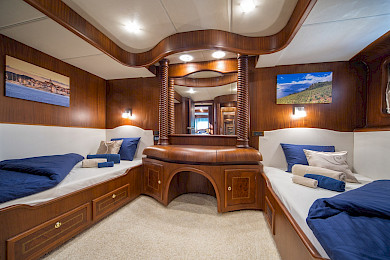 Yacht Alba cabin