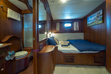 Yacht Alba cabin