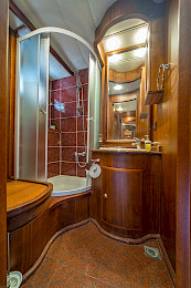 Yacht Alba cabin bathroom