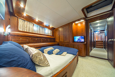 Yacht Alba cabin