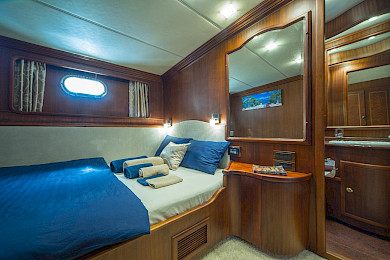 Yacht Alba cabin