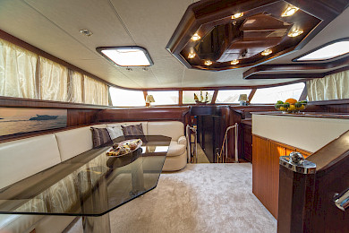 Yacht Alba saloon