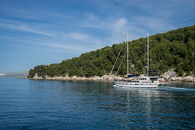 Yacht Alba side view