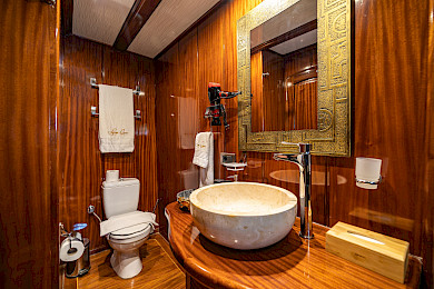 Yacht Lycian Queen cabin bathroom