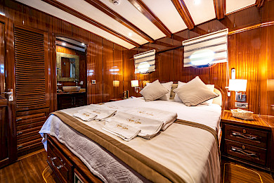 Yacht Lycian Queen cabin