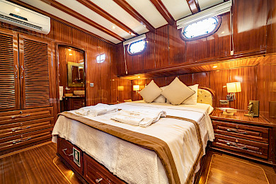 Yacht Lycian Queen cabin