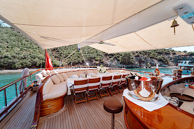 Yacht Lycian Queen aft