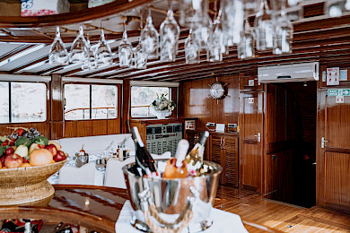 Yacht Lycian Queen saloon