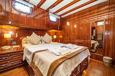 Yacht Lycian Queen cabin