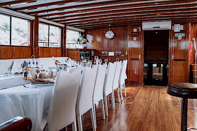 Yacht Lycian Queen saloon