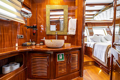 Yacht Lycian Queen cabin bathroom