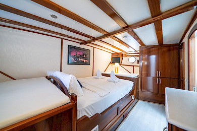 Yacht White Swan cabin