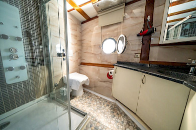 Yacht White Swan cabin bathroom